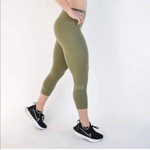 Fleo shadow sage 21” leggings